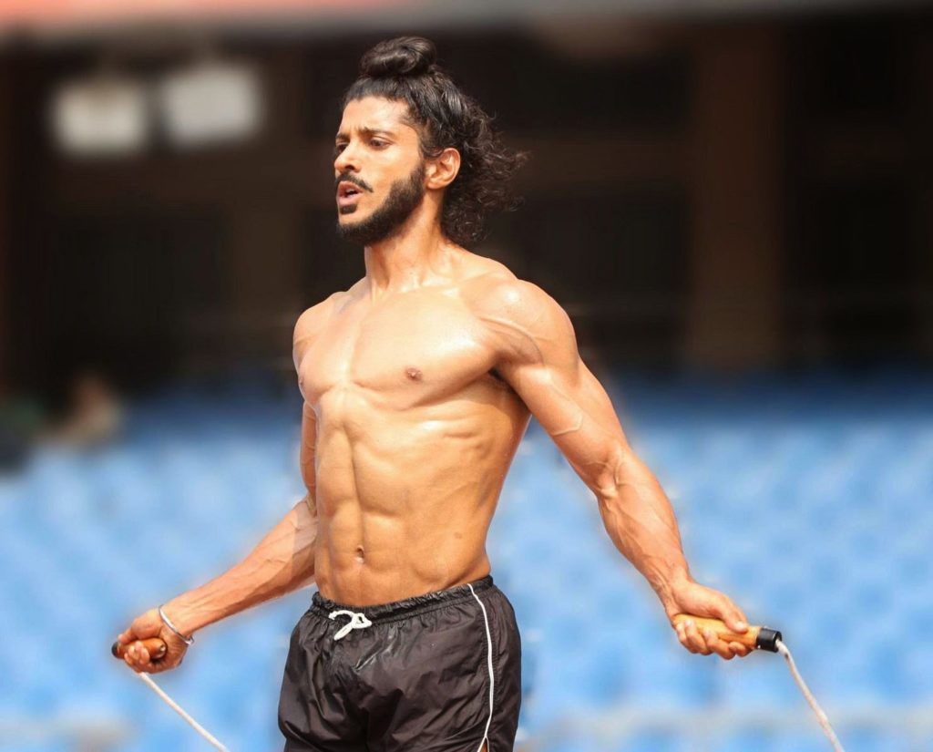 farhan-akhtar-skydives-bollywood-and-sports-guide-to-smart-travel